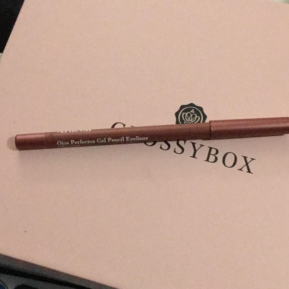 Araceli Beauty Ojos Perfectos Gel Pencil Eyeliner in Sangria New/Never used